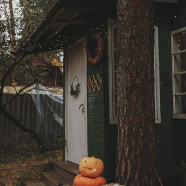 Huis versiert in herfst thema