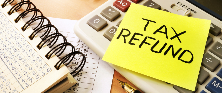 Sticky note showing 'tax refund' - refund after audit