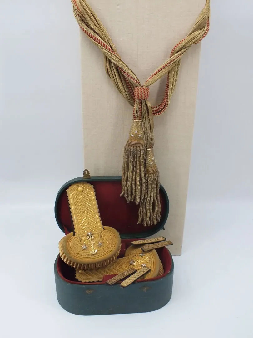 1841. Les épaulettes et la ceinture de commandement du vice-amiral Hugon
