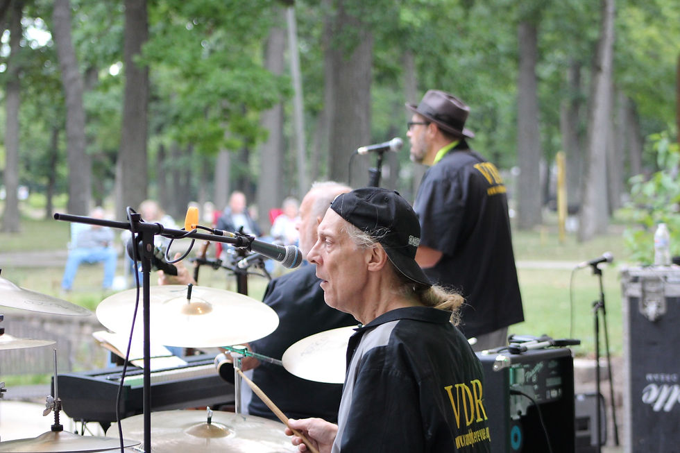 The Van Dyke Revue onstage during the South Bend concert filmed by Timberlane Entertainment.