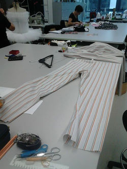 Montage d'un pantalon de pyjama avec élastique (Opéra)