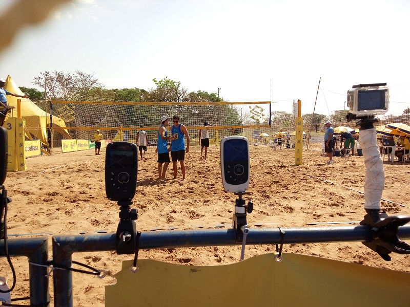Atletas no Brasileiro de Vôlei de Praia no estilo 'vocês estão sendo filmados' - Luciano Kishô Shakihama/SPE