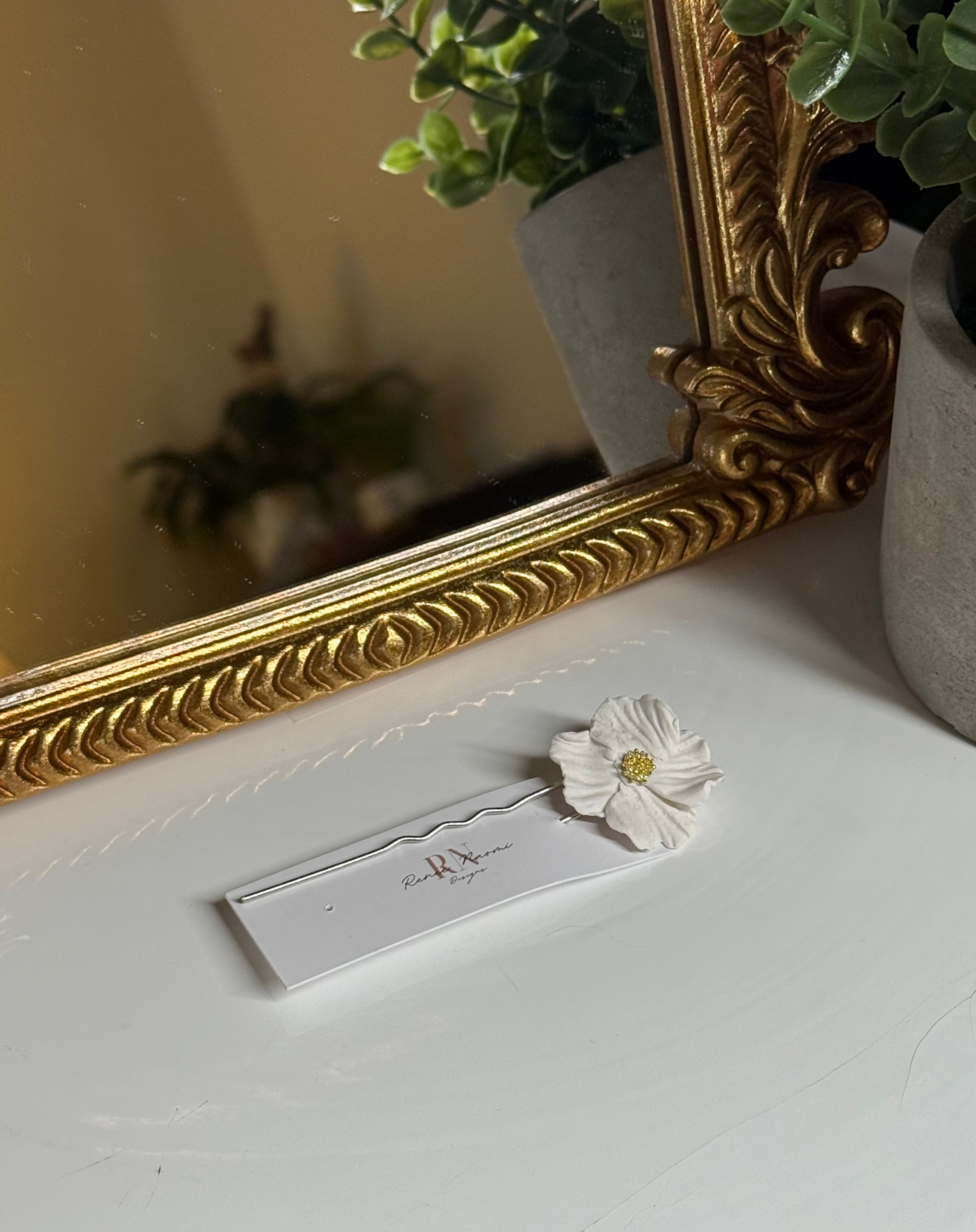 White floral hair pin 