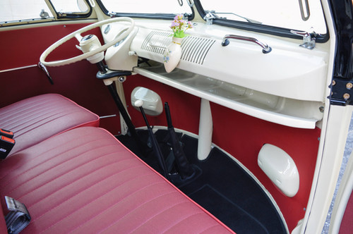 1975 VOLKSWAGEN 23-WINDOW MICROBUS1981 Toyota Bandeirante