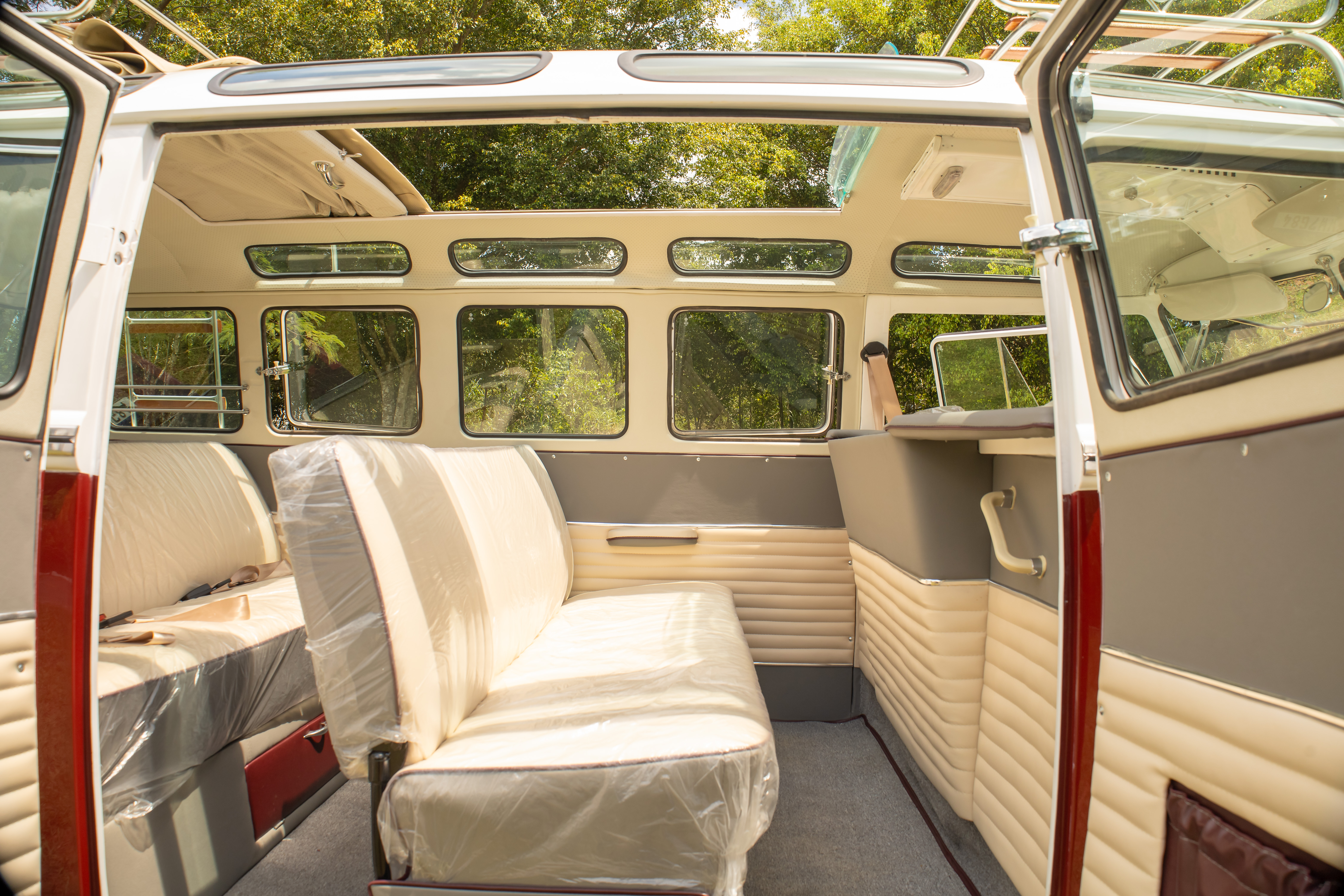 Brazilian split-window Volkswagen Bus (Kombi) restoration