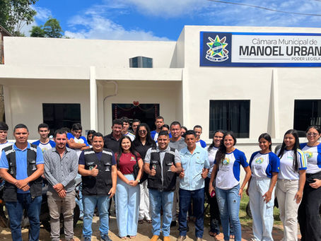 Estudantes visitam a Câmara Municipal de Manoel Urbano e conhecem o funcionamento do Legislativo