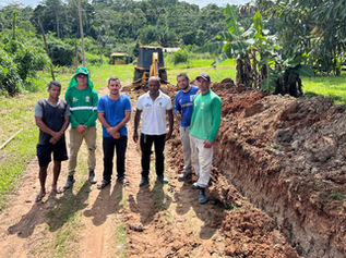 Vereador Piqueno Fortunato acompanha instalação de rede de água no bairro El-Shaday