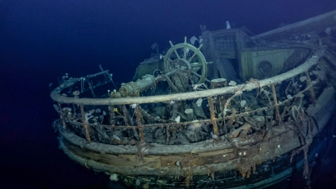 Endurance-22_EPK_WRECK-STILL-IMAGES-1.webp