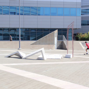 UN VORTICOSO VIAGGIO NELL'IMMOBILITÀ.