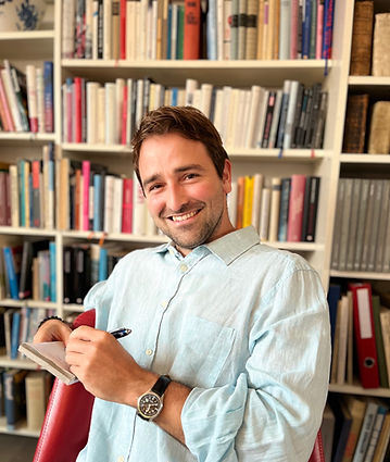 Praxis_Portrait Uhr Zugeschnitten(2).jpg