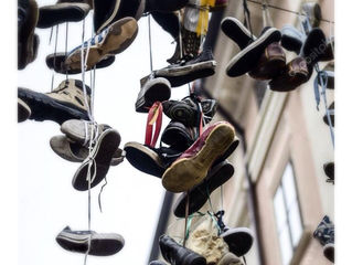 Anche tuo figlio indossa scarpe già usate?