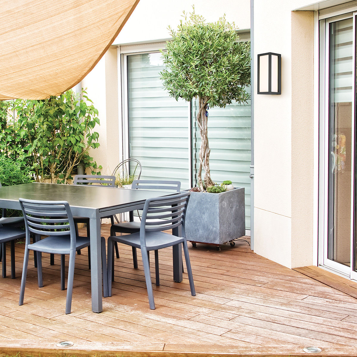 ARCHITECTURAL 18W LED OUTDOOR WALL MOUNT