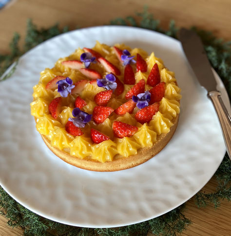柚子レモンクリームのフィナンシェ・ケーキ Financier cake with yuzu, lemon cream and strawberries