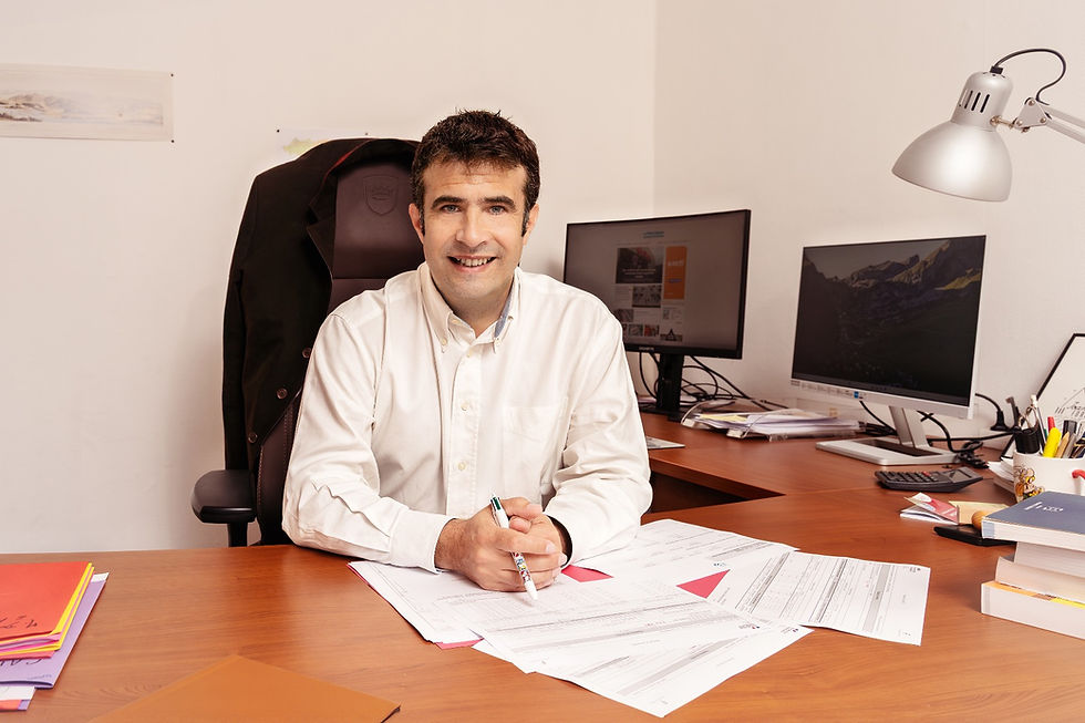 Photo CYRILLE bureau.jpg