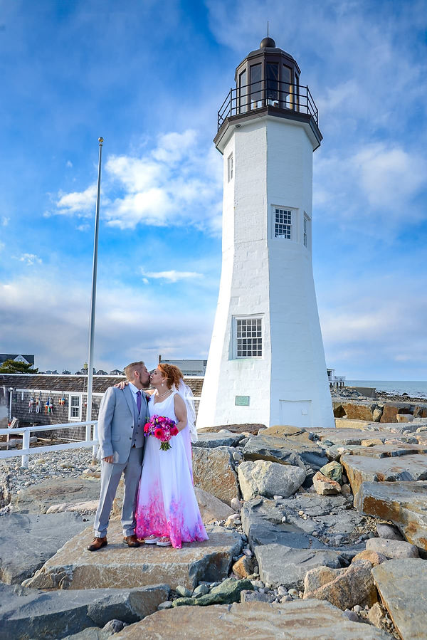 bride-and-groom-in-front-of-scituare-lighthouse.jpg