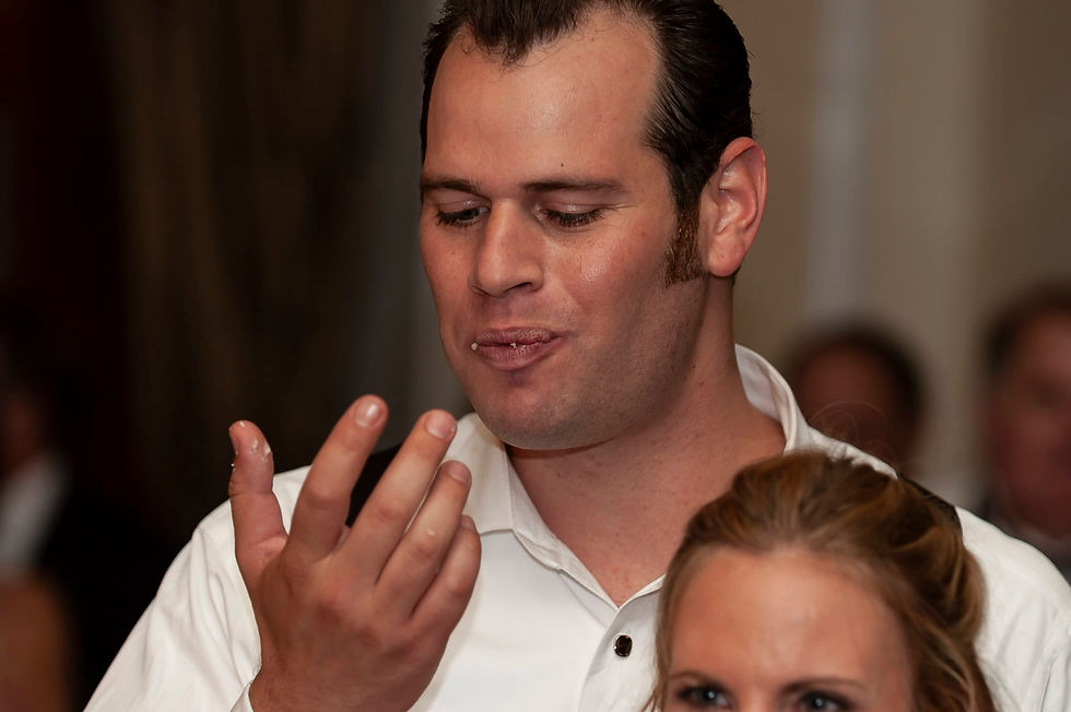 black-tie-luxury-wedding-cake-on-fingers.jpg