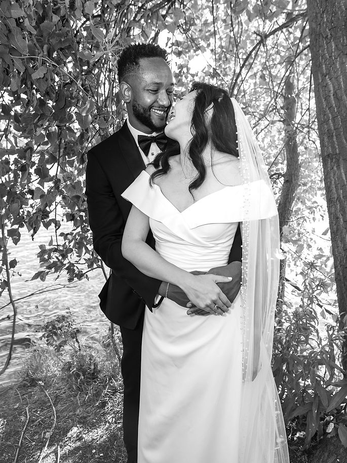 bride-and-groom-embrace-in-black-and-whi