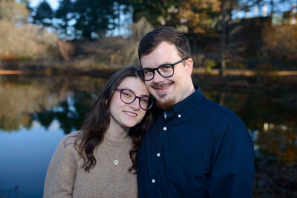 engaged-couple-photo-session-in-autum-by-the-pond.jpg