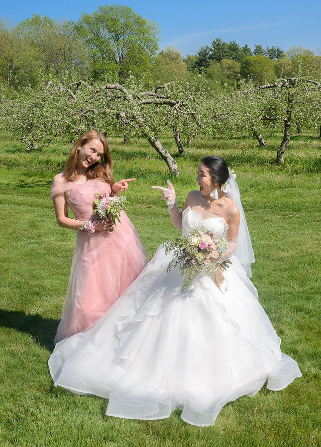 portrait-of-bride-and-maid-of-honor-at-o