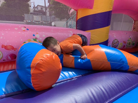 🍑もも組(2歳児)
《ふわふわドーム》