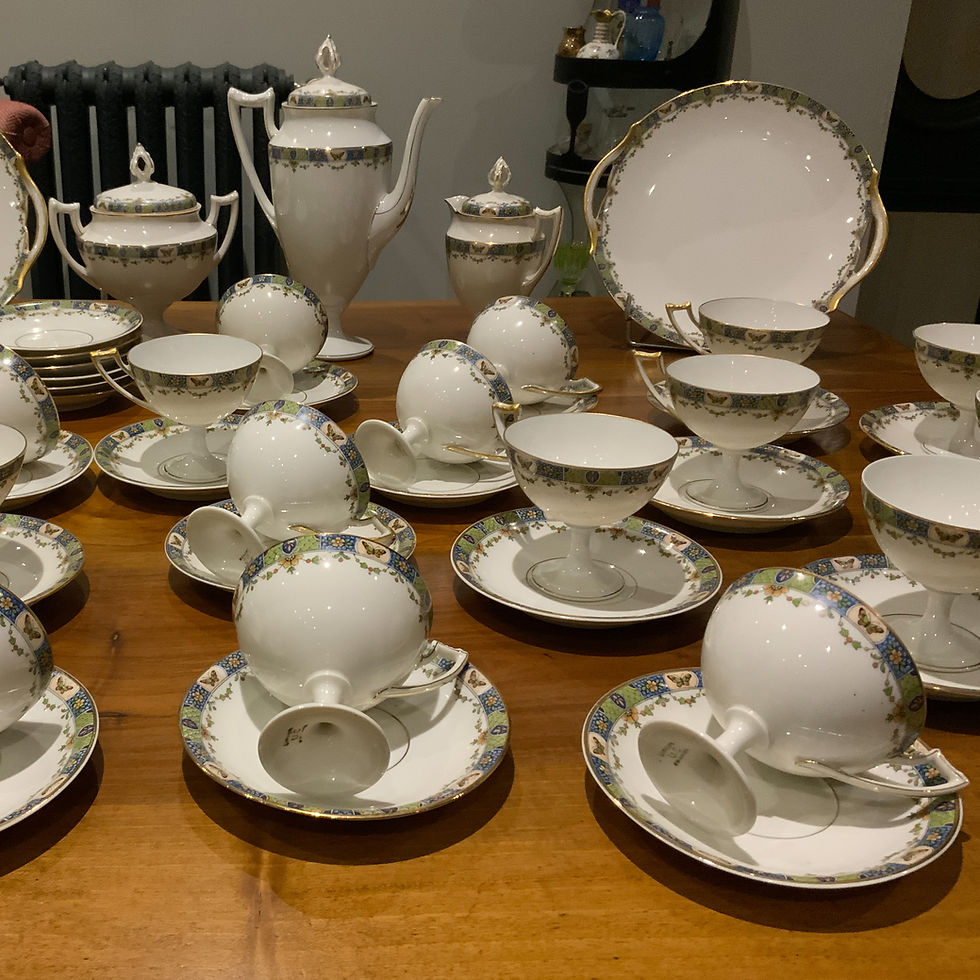 縮圖：Service à café et dessert en Porcelaine de Limoges 83 pièces