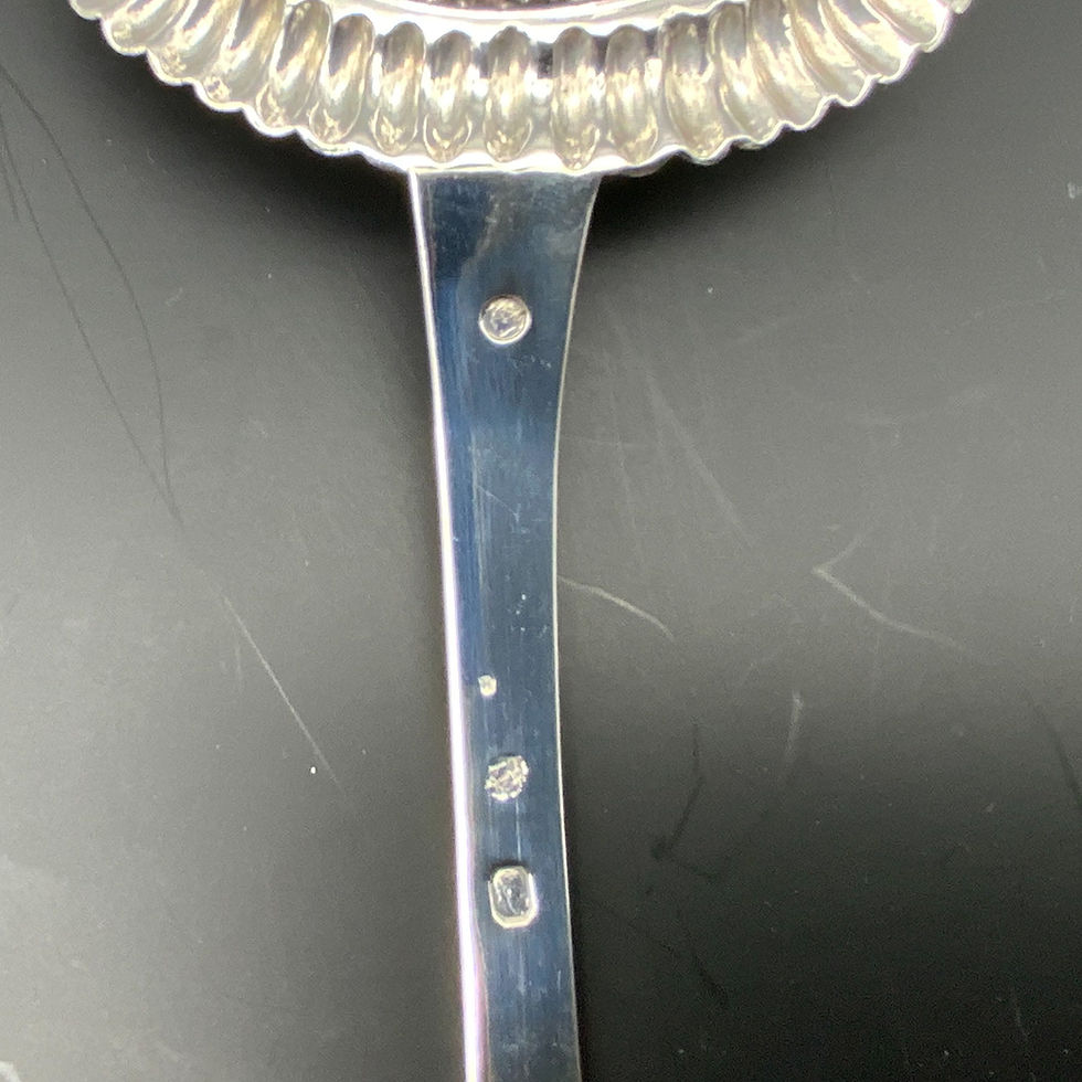 Miniature : Cuillère à saupoudrer  en argent massif « vieillard »