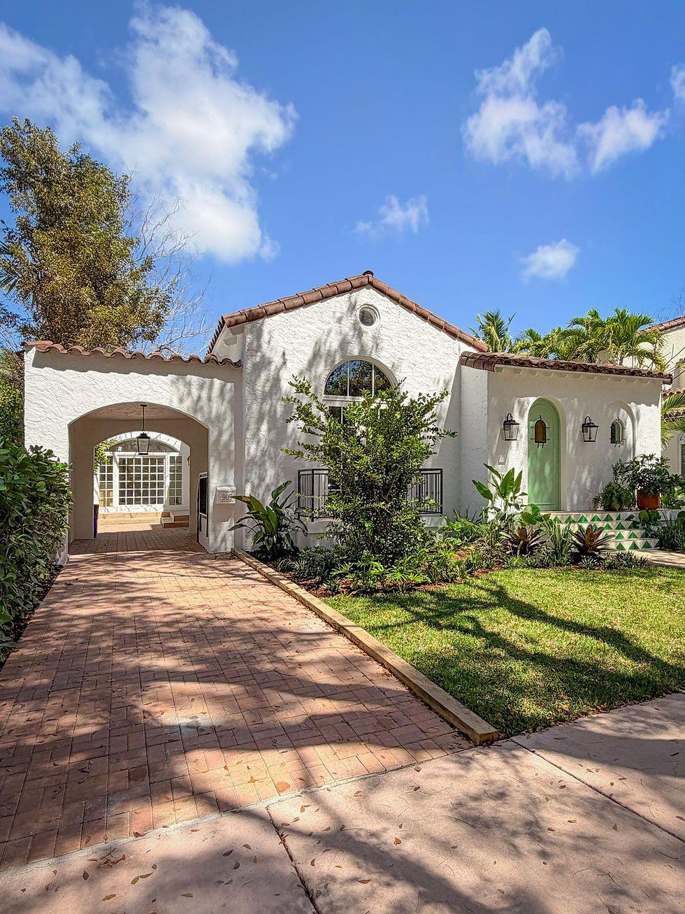GTZ Frente Casa Coral Gables