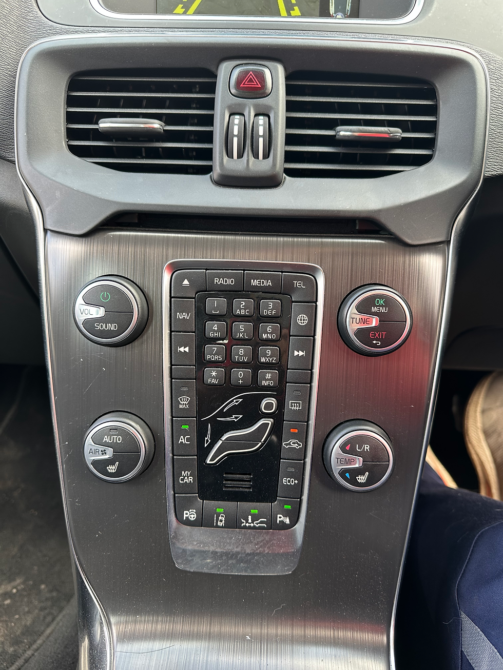 Miniatura: VOLVO V40 2015 T. DIÉSEL (CAMBIO INCLUIDO)