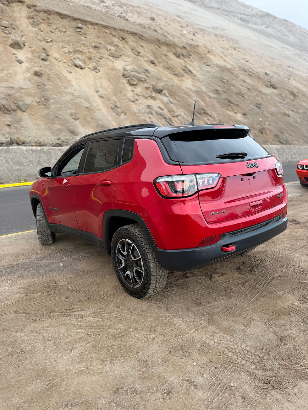 Miniatura: JEEP COMPASS 4x4 2025 TURBO (VOLANTE ORIGINAL)