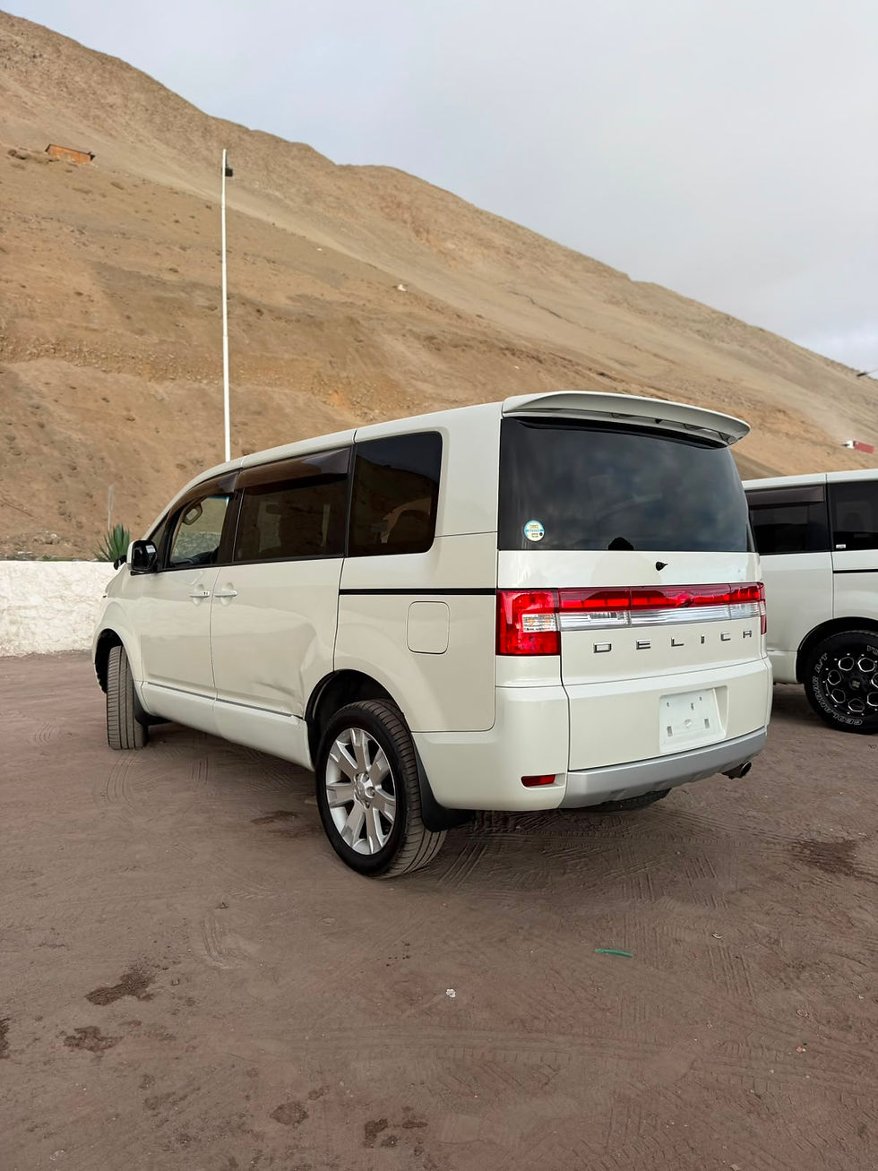 Miniatura: MITSUBISHI DELICA D5 4x4 2009 BENCINERO AT (CAMBIO LISTO)