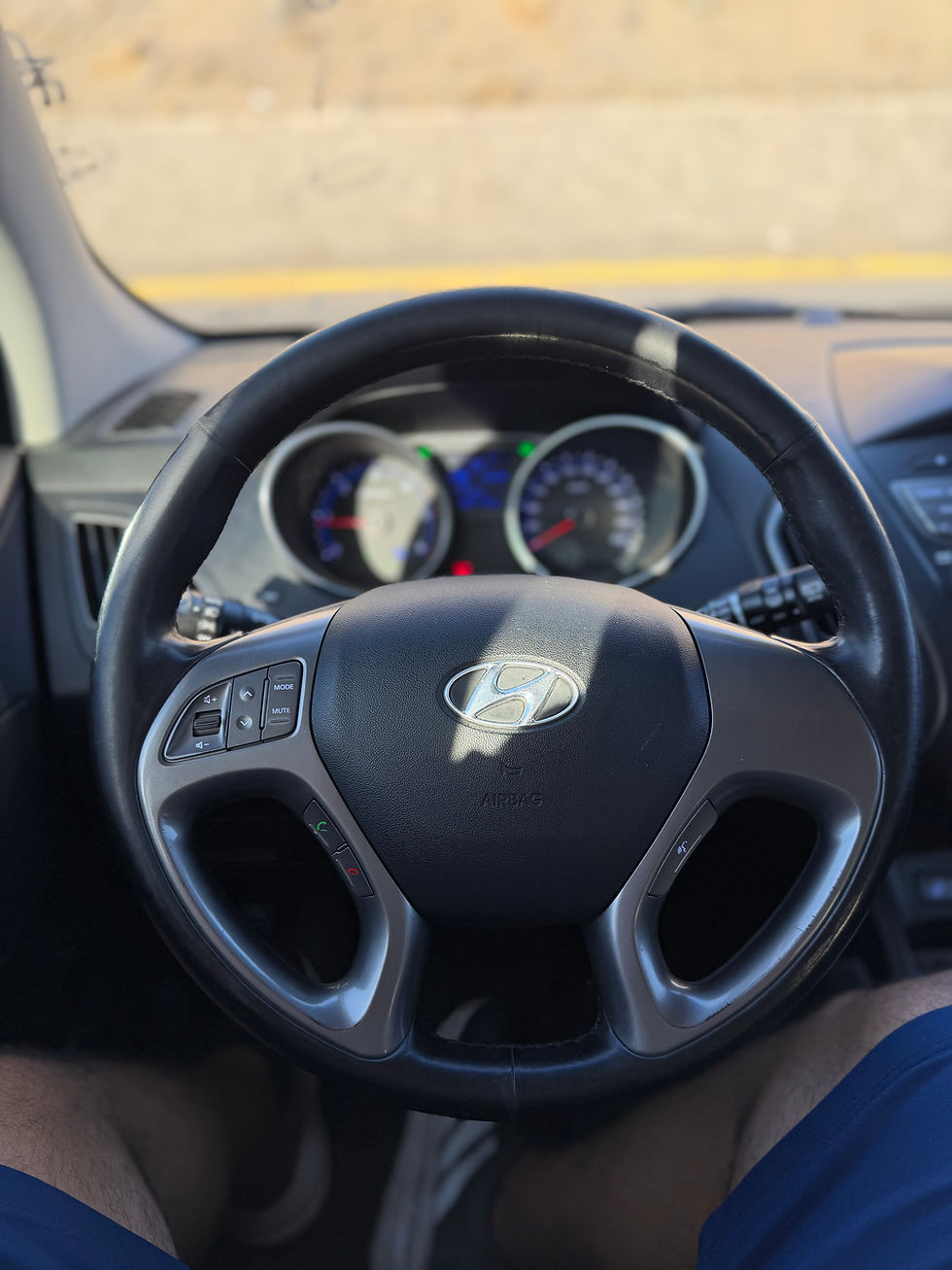 Miniatura: HYUNDAI TUCSON 2015 T. DIÉSEL (VOLANTE ORIGINAL)