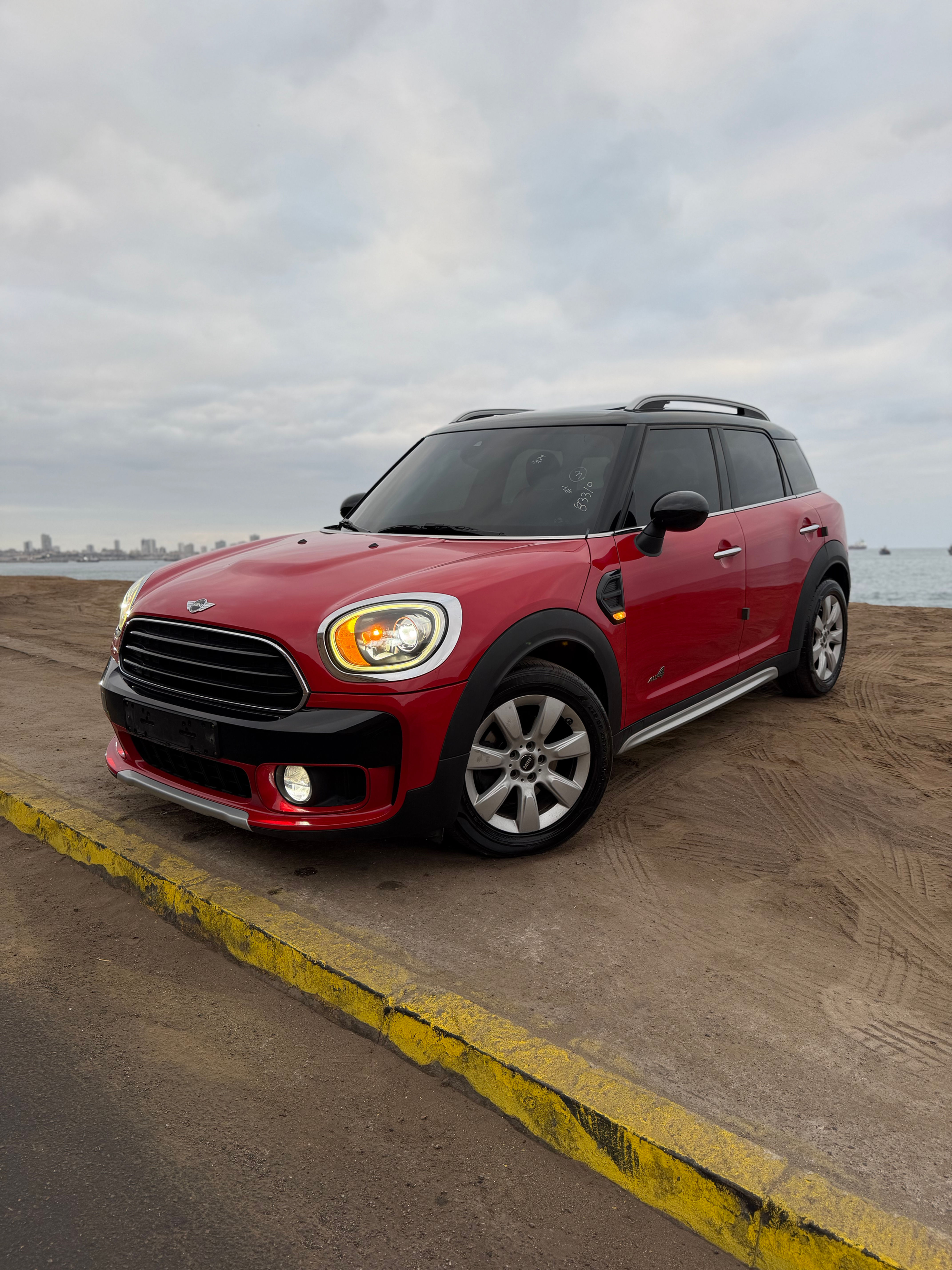 MINI COOPER COUNTRYMAN 4x4 2018 T. DIÉSEL AT (VOLANTES ORIGINAL)