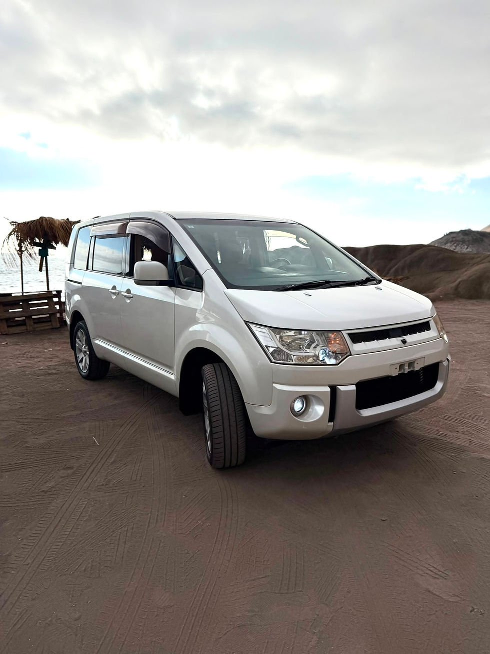 Miniatura: MITSUBISHI DELICA D5 4x4 2009 BENCINERO AT (CAMBIO LISTO)