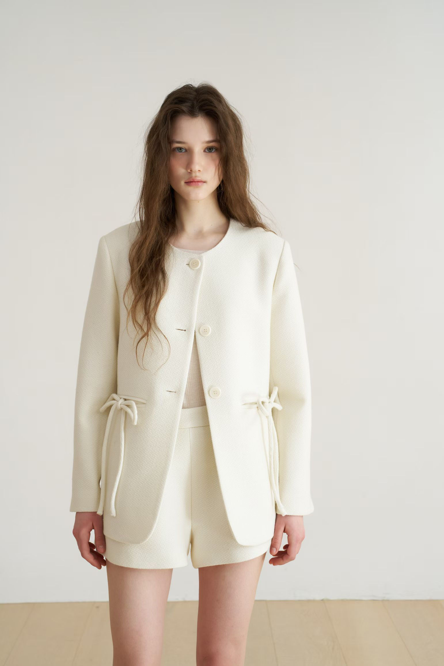 Lightweight long coat with a bow