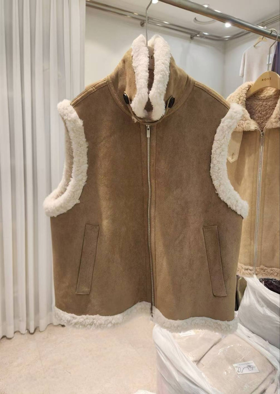 縮圖：Thick furry vest jacket
