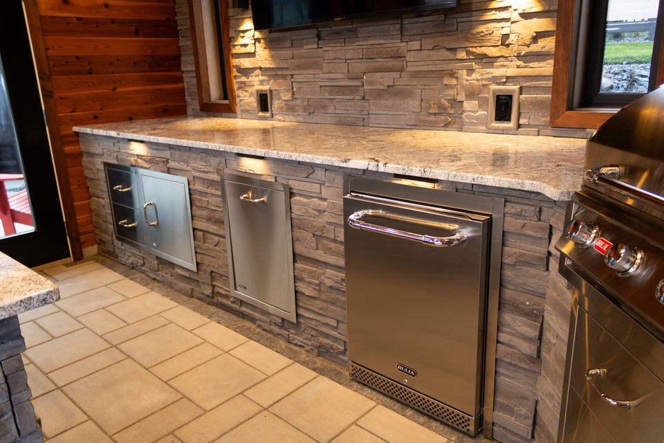 Full outdoor kitchen, outdoor entertainment, custom outdoor kitchen