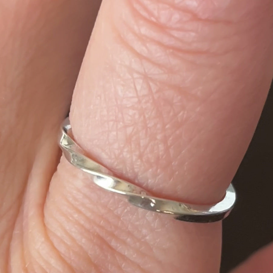 Thumbnail: Twist bar ring