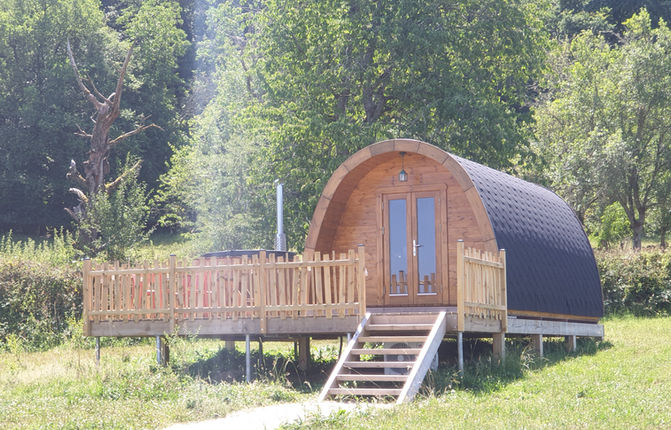 Cabane en bois, hébergement insolite avec bain nordique en haute-saône