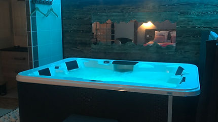 spa et mirroir cosy love & spa.jpg