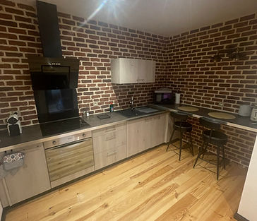 cuiine aménagé complète dans notre love room cosy love et spa tentation en haute saône, gîte pour couple