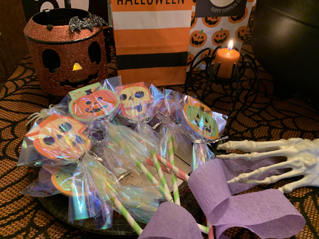 Make These Cute Halloween "Lollipop" Gift Treats! Great for Kid's Parties, or Friends and Family! 🎃