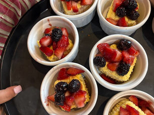 Cheesecake bites with fruit on a try