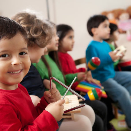 Música na Educação Infantil: 5 brincadeiras para fazer com seus alunos