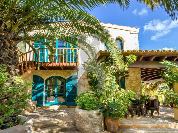 Would you like to join us for a Naughty Shorty Pilates retreat this October 5th-8th we are partnering with Serenity Space to share some Ibizan Magic.