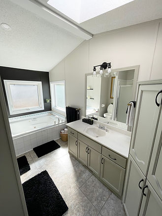 Lakeside Bungalow Primary Washroom After