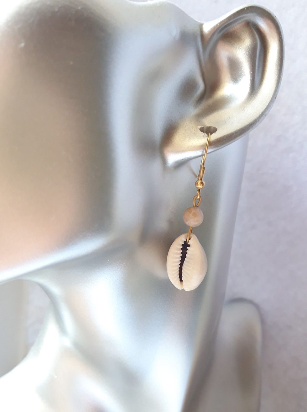 Miniature : Boucles d'oreilles coquillages cauris naturels et pierre de soleil