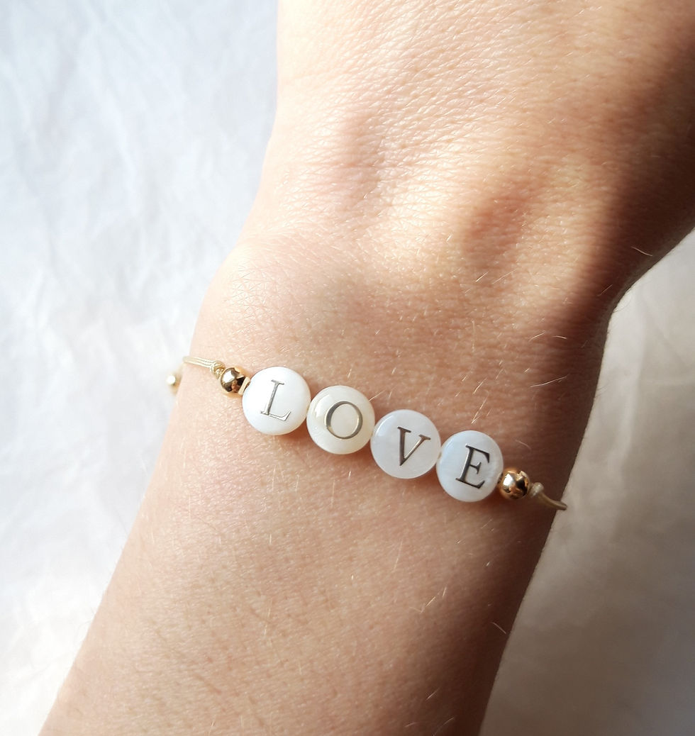 Miniature : Bracelet LOVE, perles nacrées, fil or