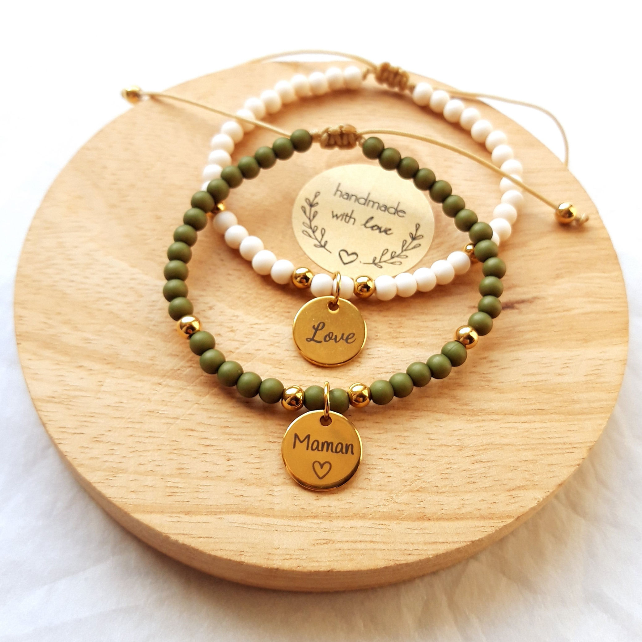Bracelet personnalisé médaille à graver et perles rondes acrylique