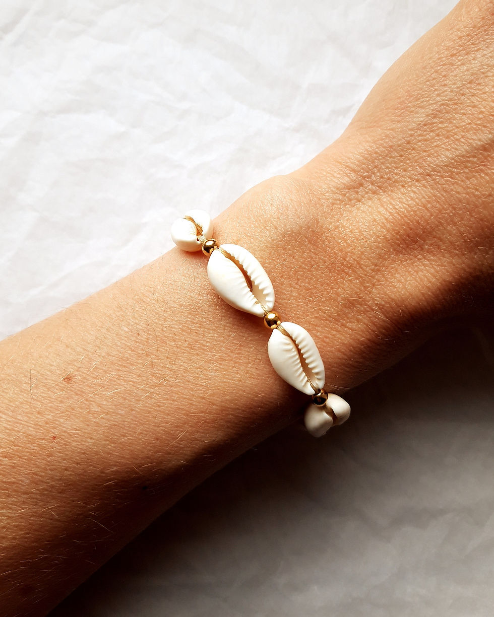 Miniature : Bracelet artisanal coquillages cauris naturels et perles dorées