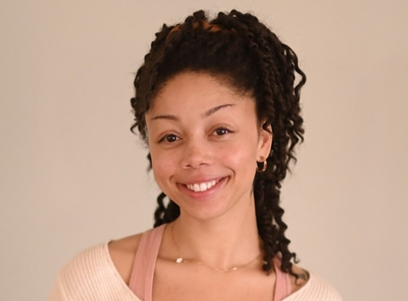 Taylor headshot.jpg